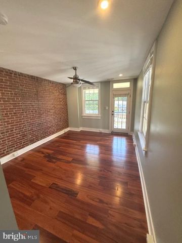 329 S MARKET ST S, Frederick, MD 21701