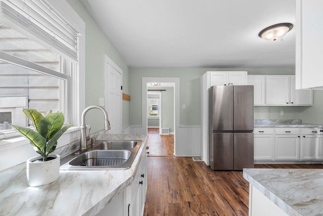933 W LAWRENCE STREET, Appleton, WI 54914