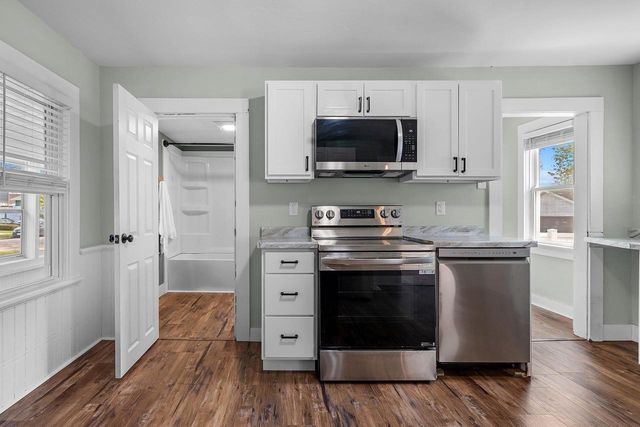 933 W LAWRENCE STREET, Appleton, WI 54914