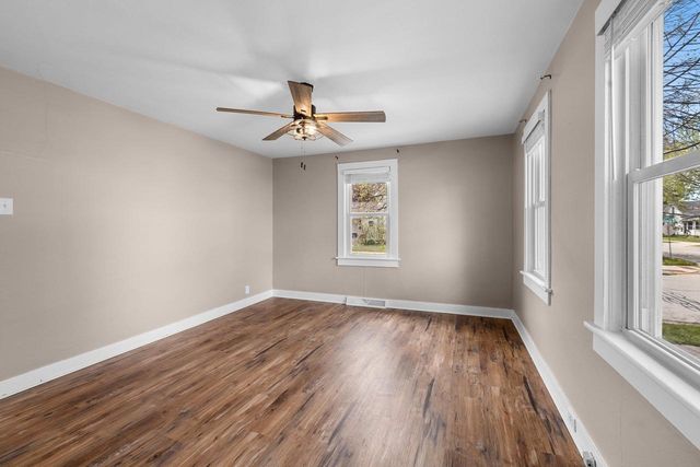 933 W LAWRENCE STREET, Appleton, WI 54914