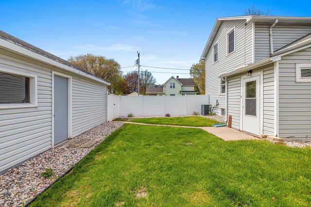 933 W LAWRENCE STREET, Appleton, WI 54914