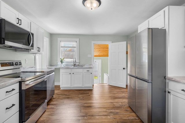 933 W LAWRENCE STREET, Appleton, WI 54914