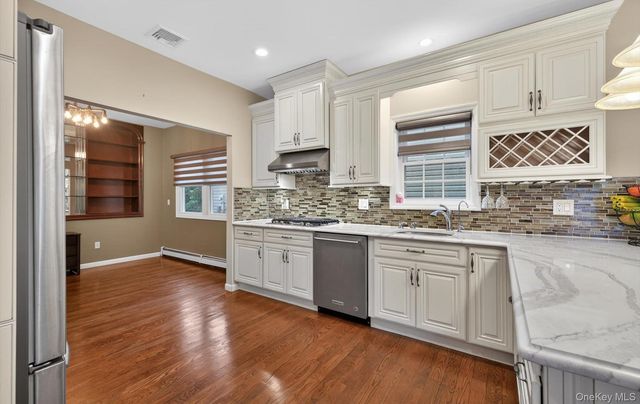 9 Oxford Court, Wheatley Heights, NY 11798