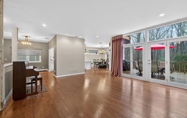 9 Oxford Court, Wheatley Heights, NY 11798