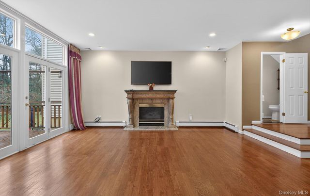 9 Oxford Court, Wheatley Heights, NY 11798