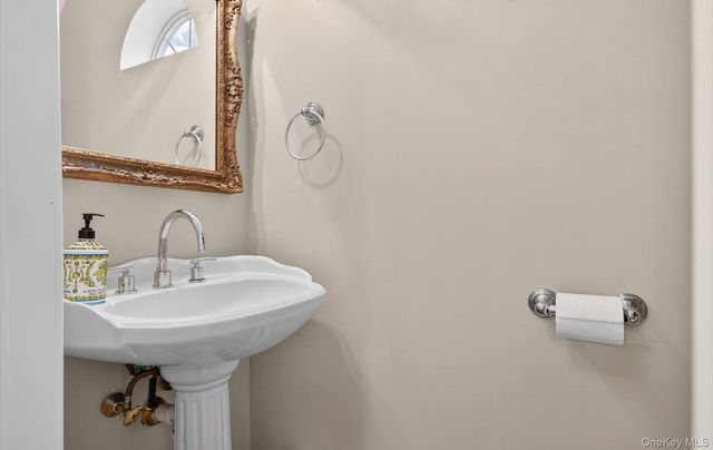 9 Oxford Court, Wheatley Heights, NY 11798