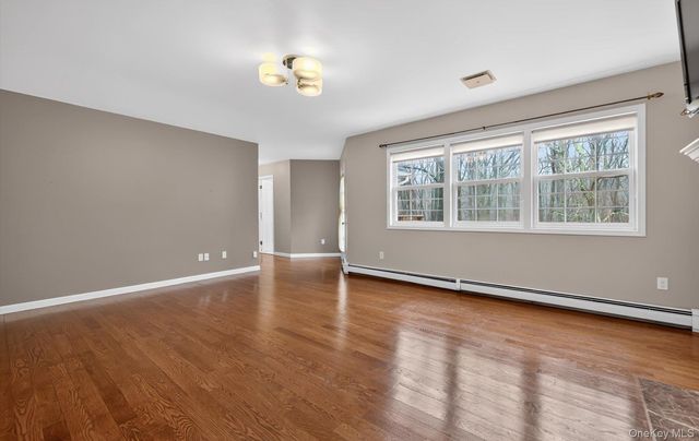 9 Oxford Court, Wheatley Heights, NY 11798