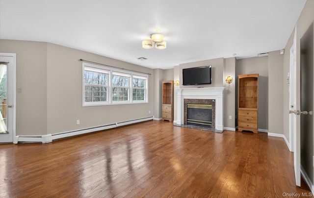 9 Oxford Court, Wheatley Heights, NY 11798