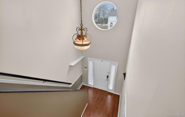 9 Oxford Court, Wheatley Heights, NY 11798