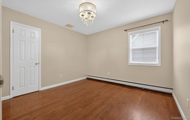 9 Oxford Court, Wheatley Heights, NY 11798