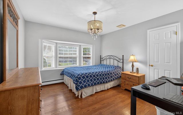 9 Oxford Court, Wheatley Heights, NY 11798