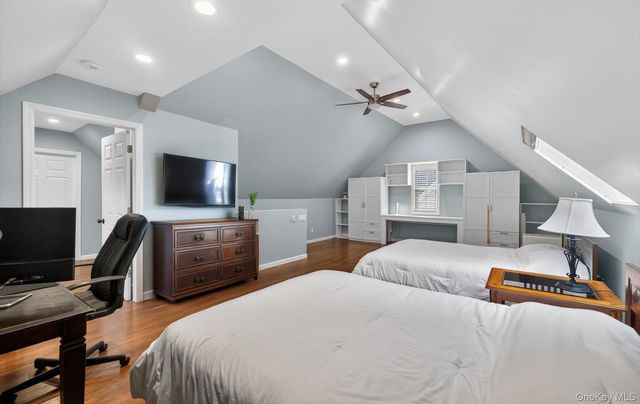 9 Oxford Court, Wheatley Heights, NY 11798