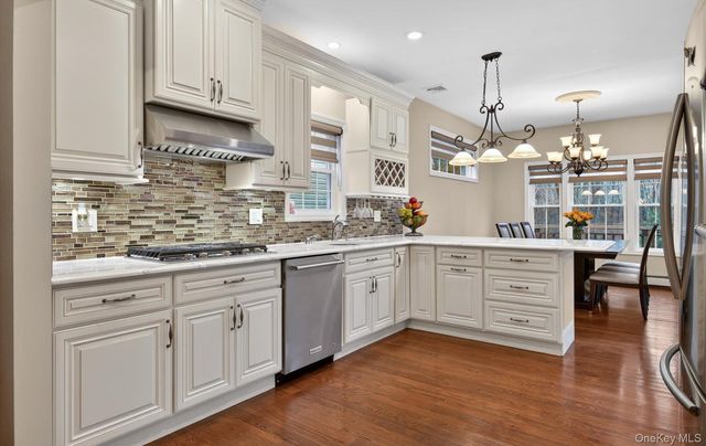 9 Oxford Court, Wheatley Heights, NY 11798