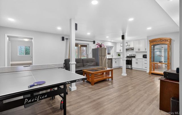 9 Oxford Court, Wheatley Heights, NY 11798