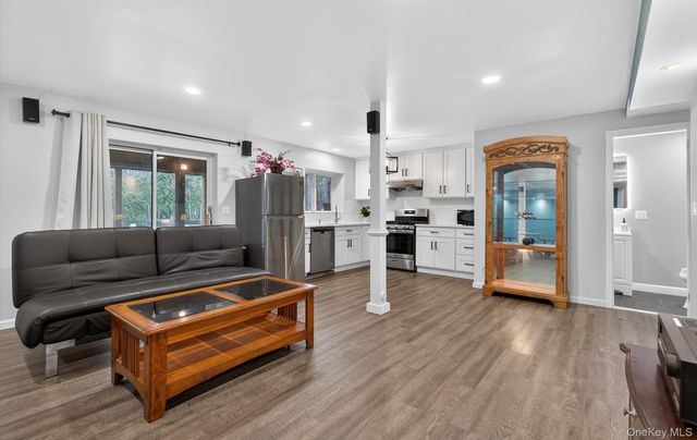 9 Oxford Court, Wheatley Heights, NY 11798