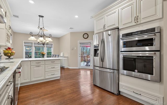 9 Oxford Court, Wheatley Heights, NY 11798