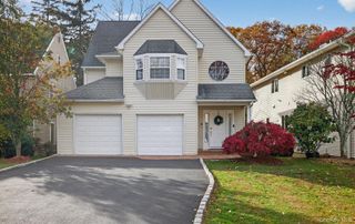 9 Oxford Court, Wheatley Heights, NY 11798