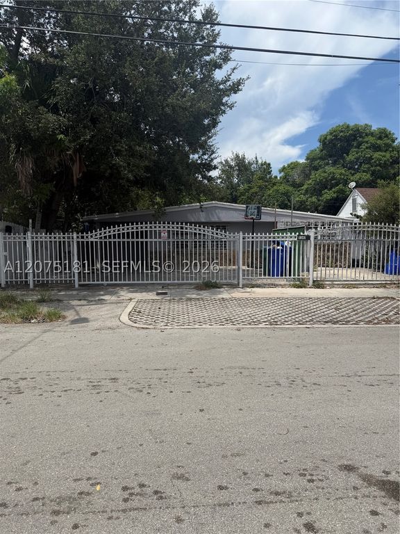 1345 NW 25th St, Miami, FL 33142