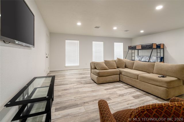 8775 Leonard Street, Kingston, OK 73439