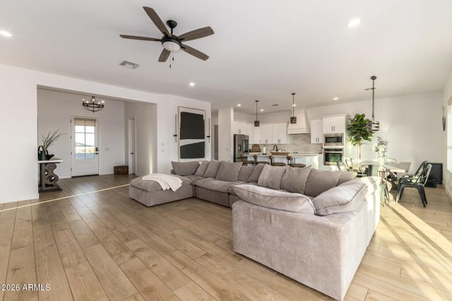 27882 N QUINTANA Place, San Tan Valley, AZ 85144