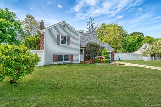 52 Garden Lane, Centereach, NY 11720