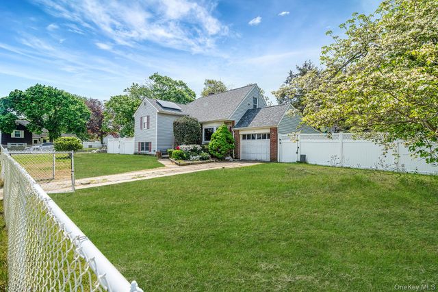 52 Garden Lane, Centereach, NY 11720