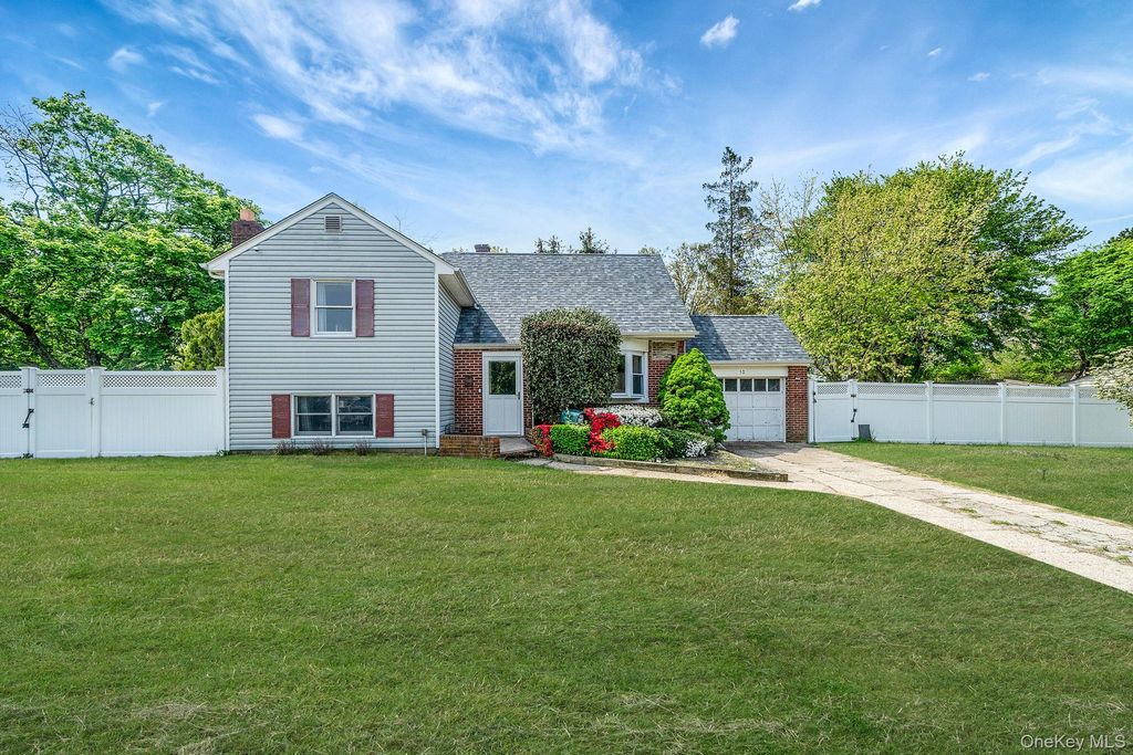 52 Garden Lane, Centereach, NY 11720