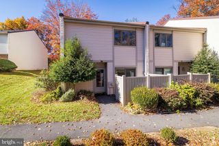 18 TWIN BROOKS DR, Willow Grove, PA 19090
