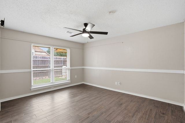 906 Greenbriar Lane, Duncanville, TX 75137