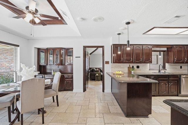 906 Greenbriar Lane, Duncanville, TX 75137