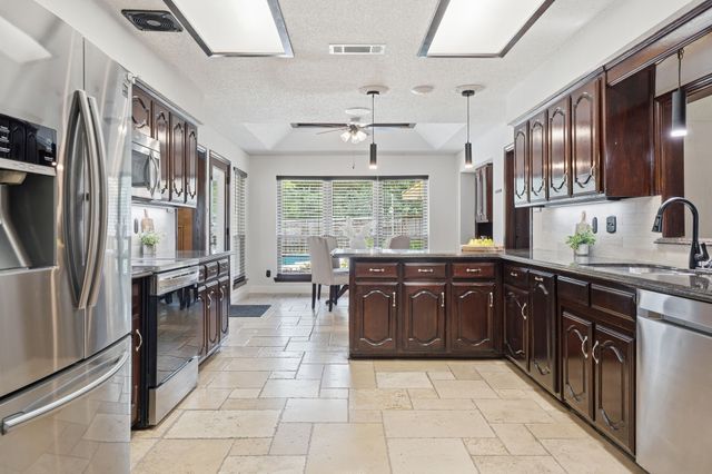 906 Greenbriar Lane, Duncanville, TX 75137