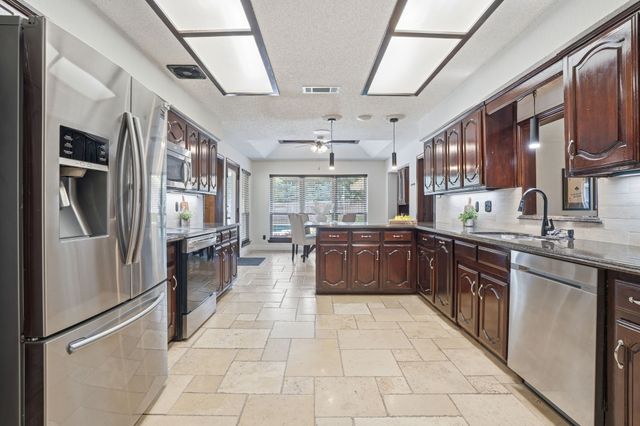 906 Greenbriar Lane, Duncanville, TX 75137