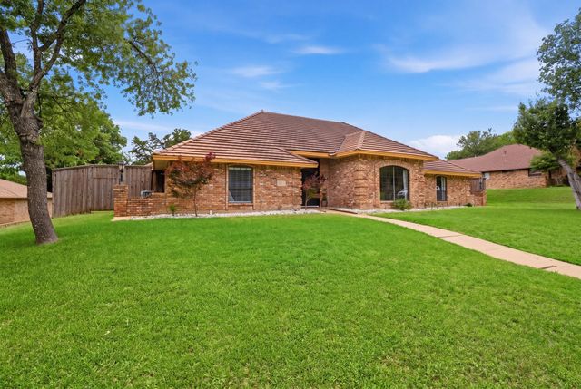 906 Greenbriar Lane, Duncanville, TX 75137