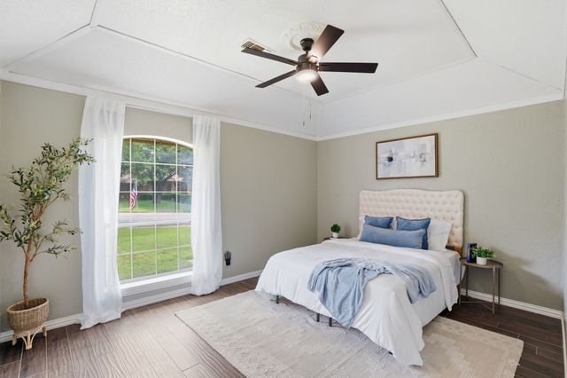 906 Greenbriar Lane, Duncanville, TX 75137