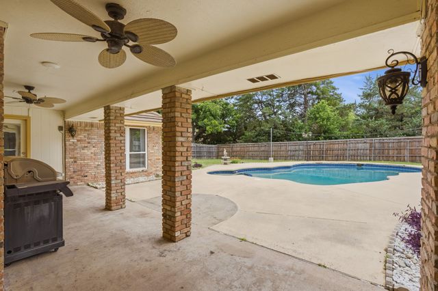 906 Greenbriar Lane, Duncanville, TX 75137