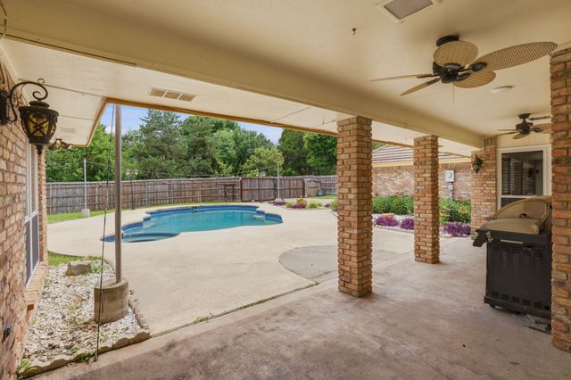906 Greenbriar Lane, Duncanville, TX 75137