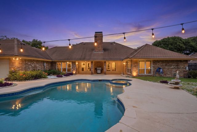 906 Greenbriar Lane, Duncanville, TX 75137