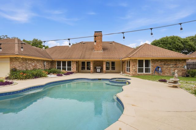 906 Greenbriar Lane, Duncanville, TX 75137