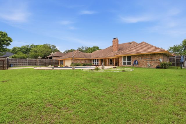 906 Greenbriar Lane, Duncanville, TX 75137