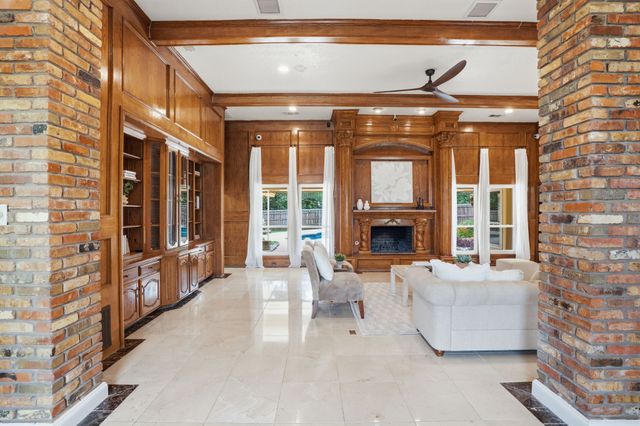 906 Greenbriar Lane, Duncanville, TX 75137