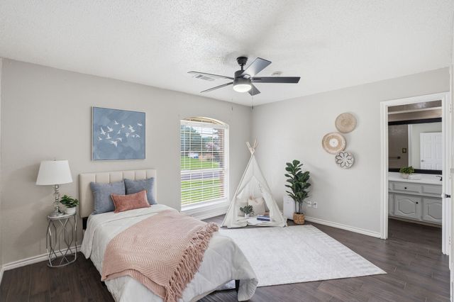 906 Greenbriar Lane, Duncanville, TX 75137