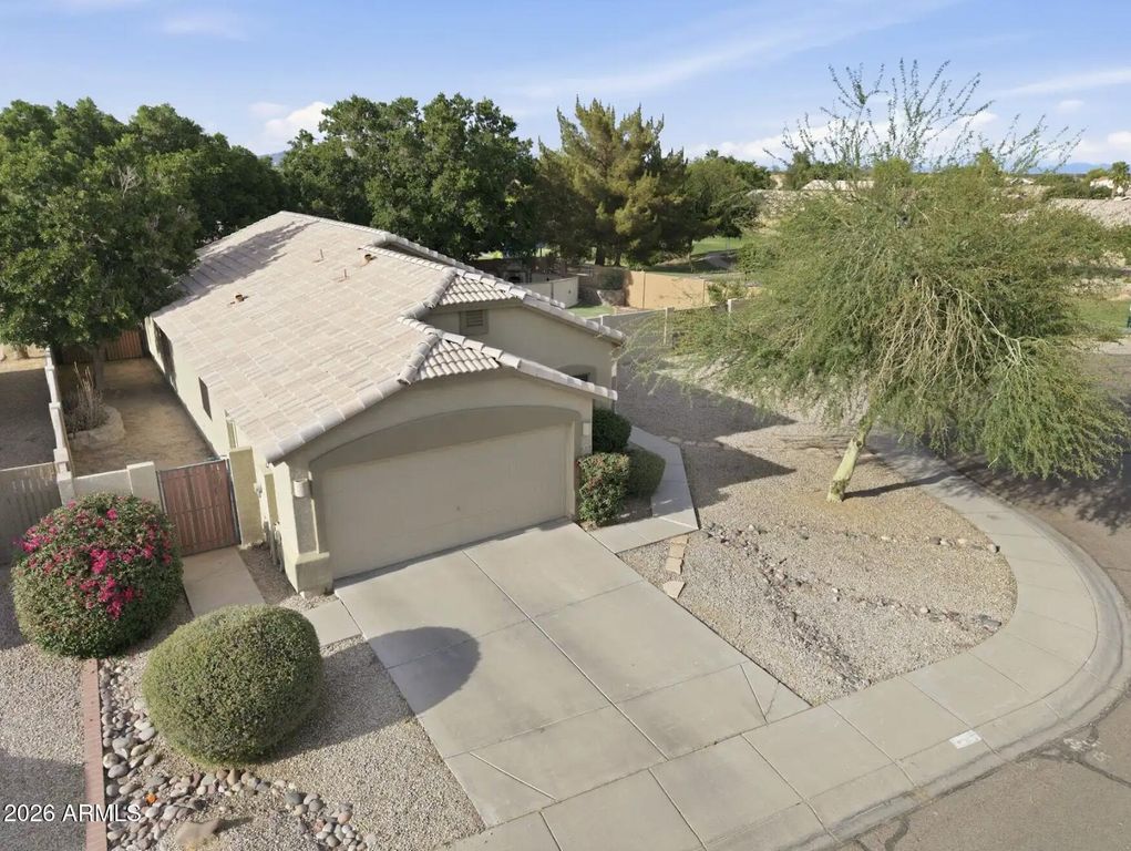 Image 1 of property listing at 2628 E BEVERLY Road, Phoenix, AZ 85042