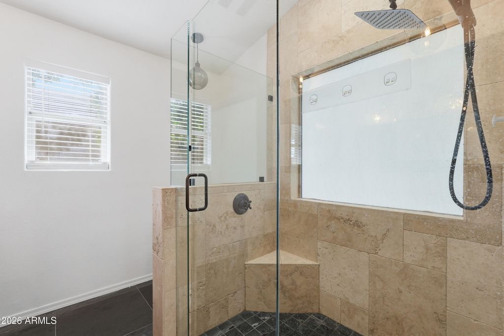 Image 15 of property listing at 2628 E BEVERLY Road, Phoenix, AZ 85042