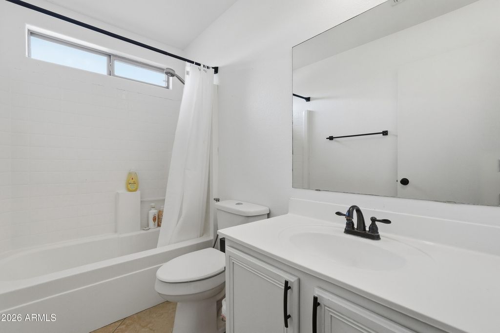 Image 17 of property listing at 2628 E BEVERLY Road, Phoenix, AZ 85042