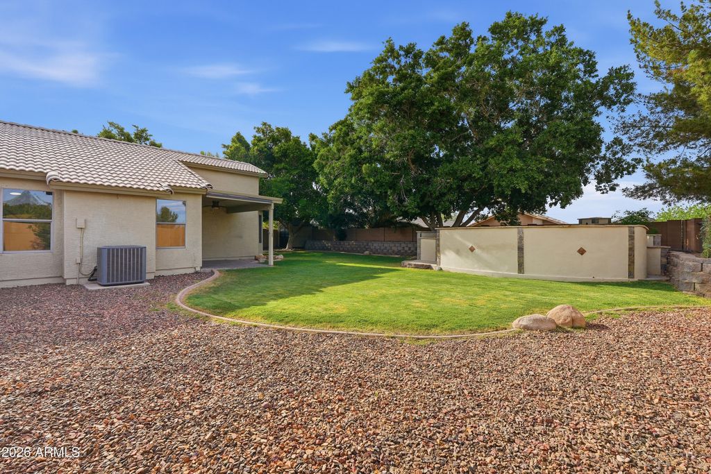 Image 19 of property listing at 2628 E BEVERLY Road, Phoenix, AZ 85042