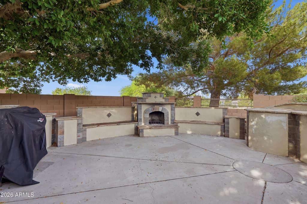 Image 20 of property listing at 2628 E BEVERLY Road, Phoenix, AZ 85042