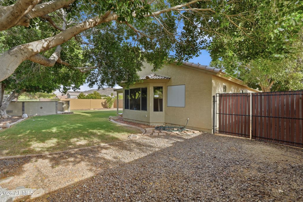Image 21 of property listing at 2628 E BEVERLY Road, Phoenix, AZ 85042