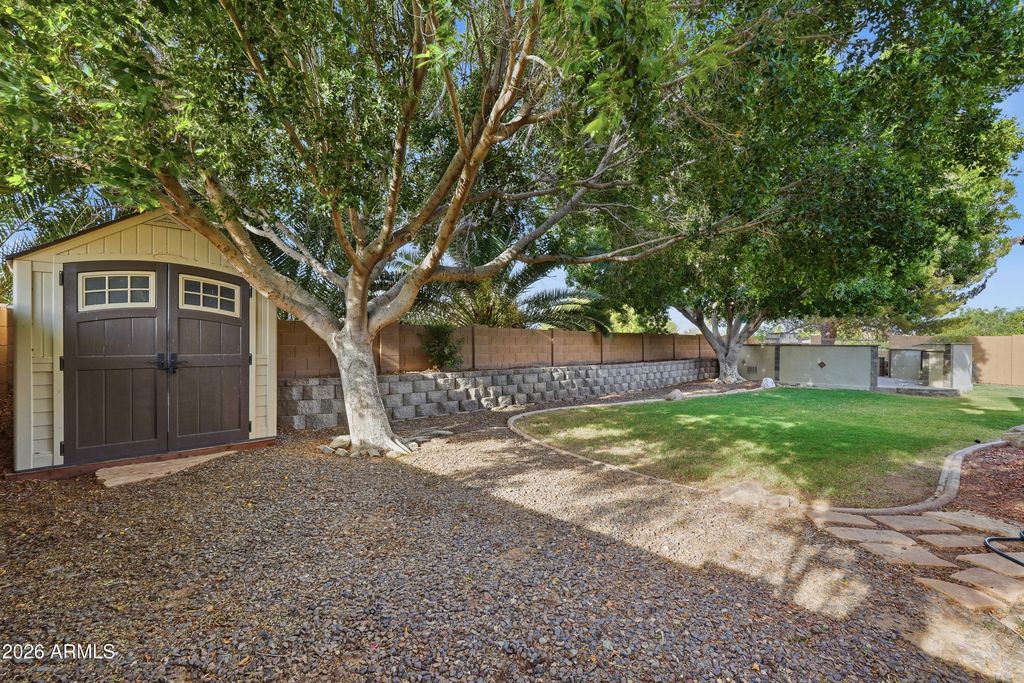 Image 22 of property listing at 2628 E BEVERLY Road, Phoenix, AZ 85042