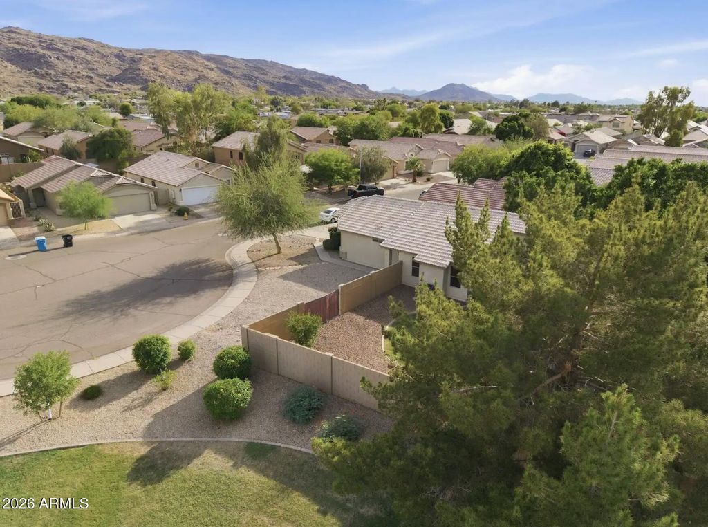 Image 26 of property listing at 2628 E BEVERLY Road, Phoenix, AZ 85042