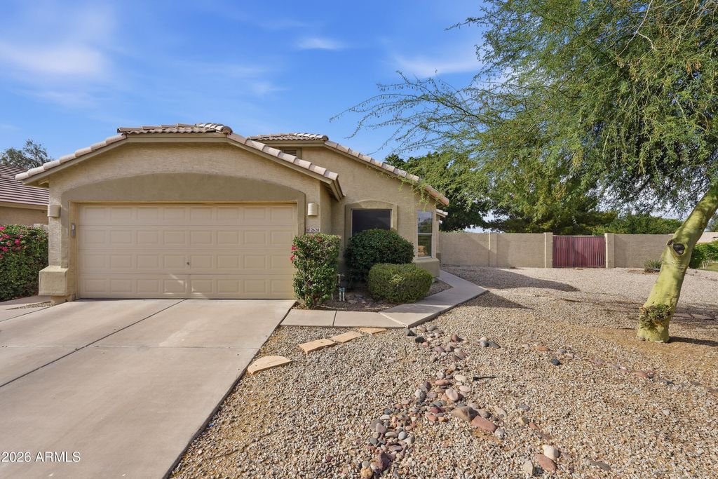 Image 3 of property listing at 2628 E BEVERLY Road, Phoenix, AZ 85042